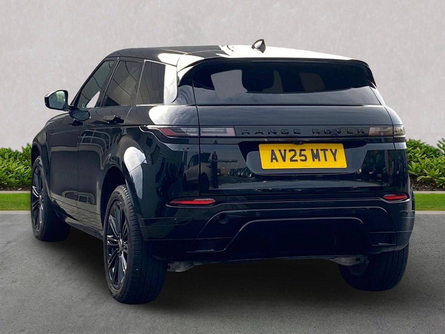 Used Land Rover Range Rover Evoque 2025 for sale - 76599390: Photo 2