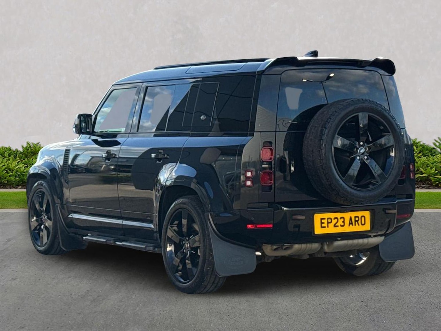 Used Land Rover Defender 2023 for sale - 78193538: Photo 2