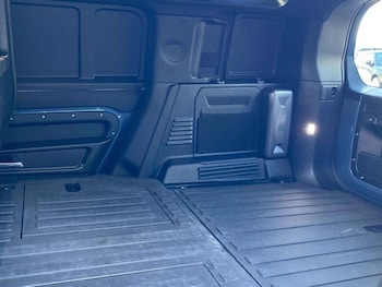 Used Land Rover Defender 2024 for sale - 78317118: Photo