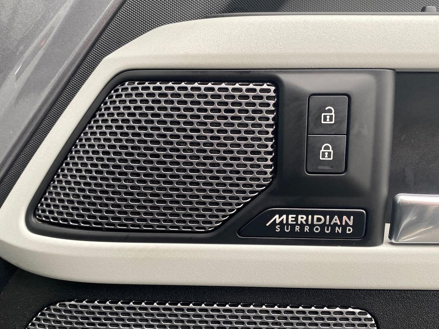 Used Land Rover Defender 2022 for sale - 76449632: Photo 24