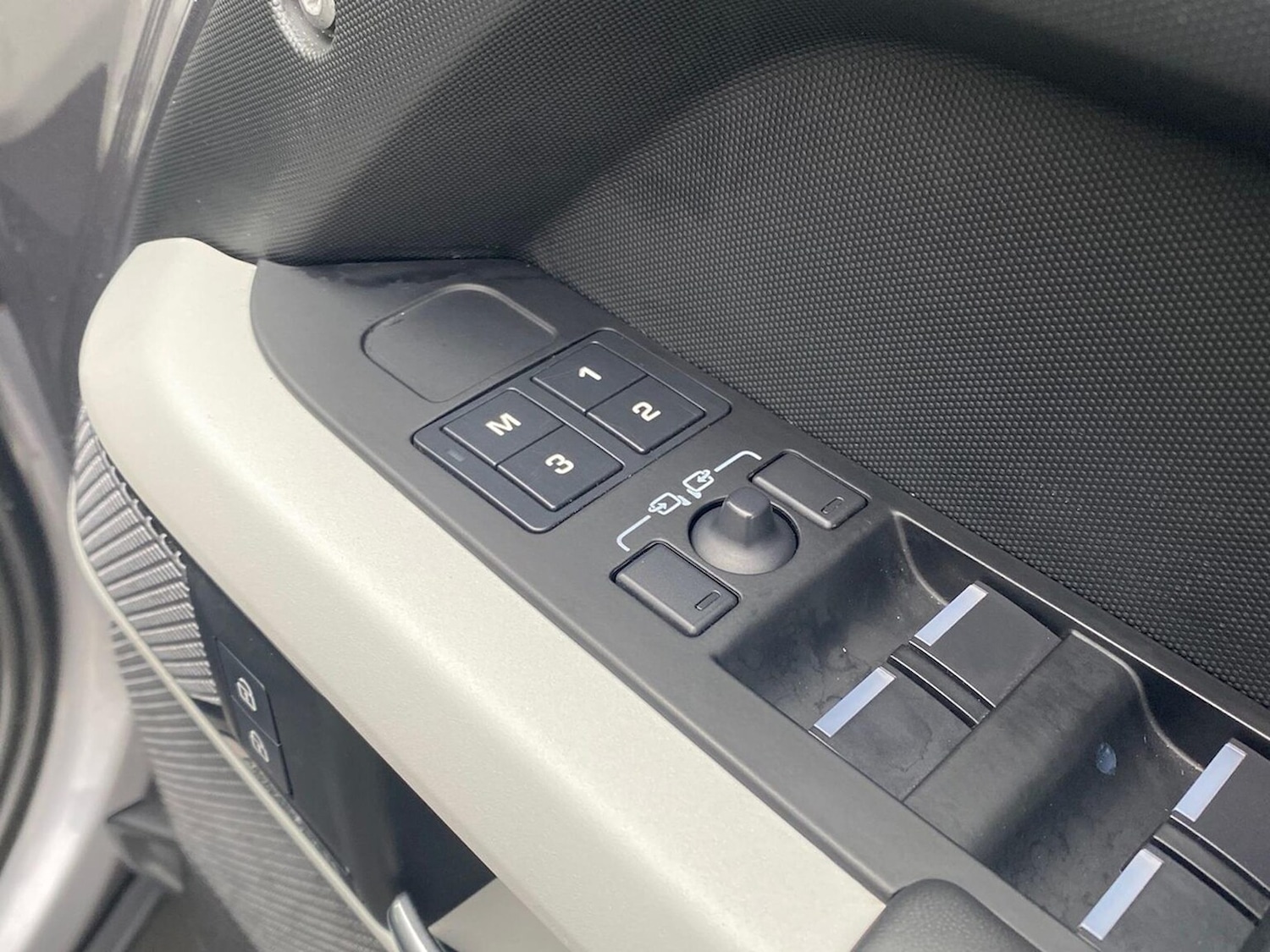 Used Land Rover Defender 2022 for sale - 76449632: Photo 25