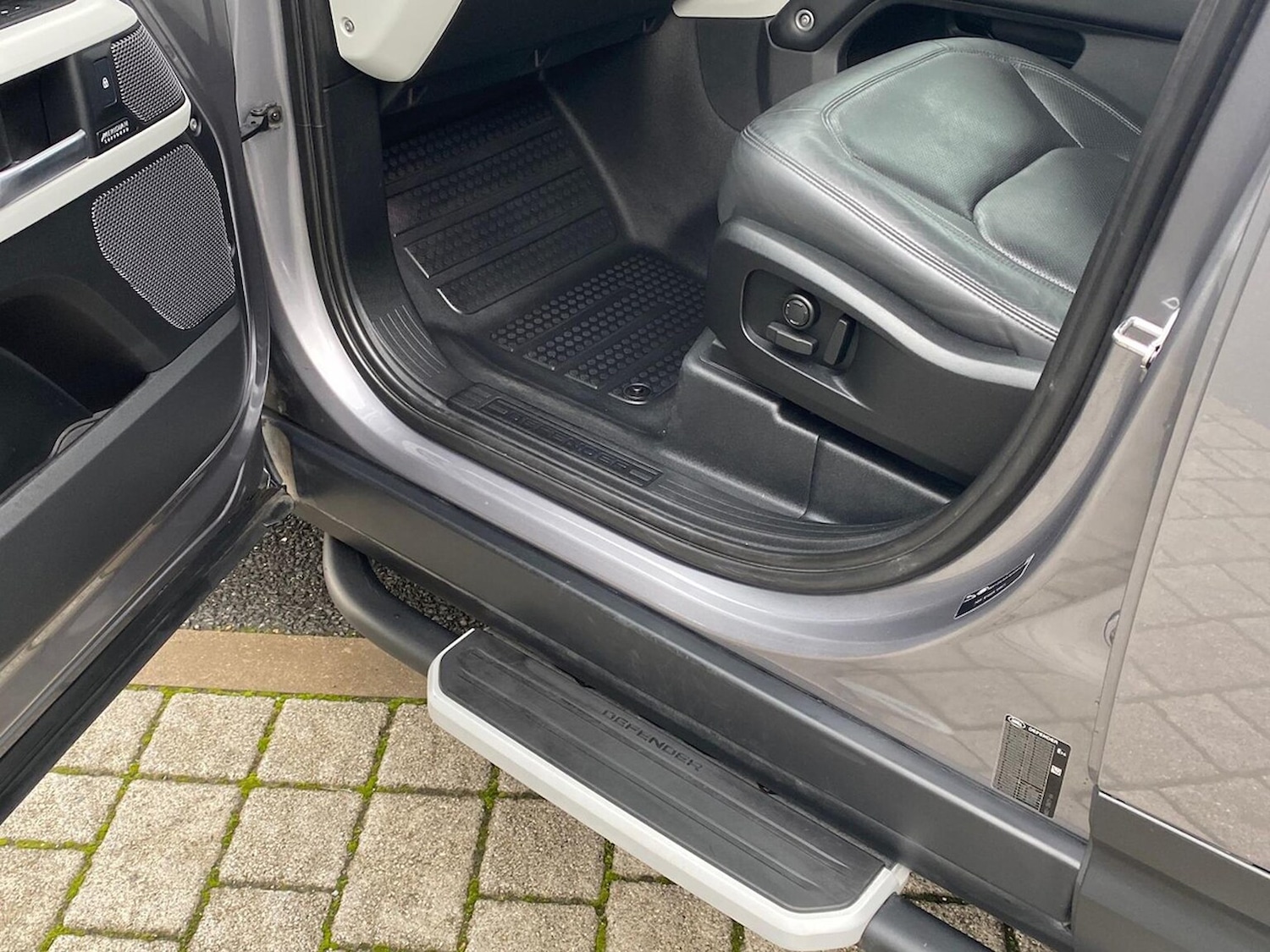 Used Land Rover Defender 2022 for sale - 76449632: Photo 32