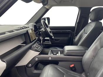 Used Land Rover Defender 2022 for sale - 76449632: Photo