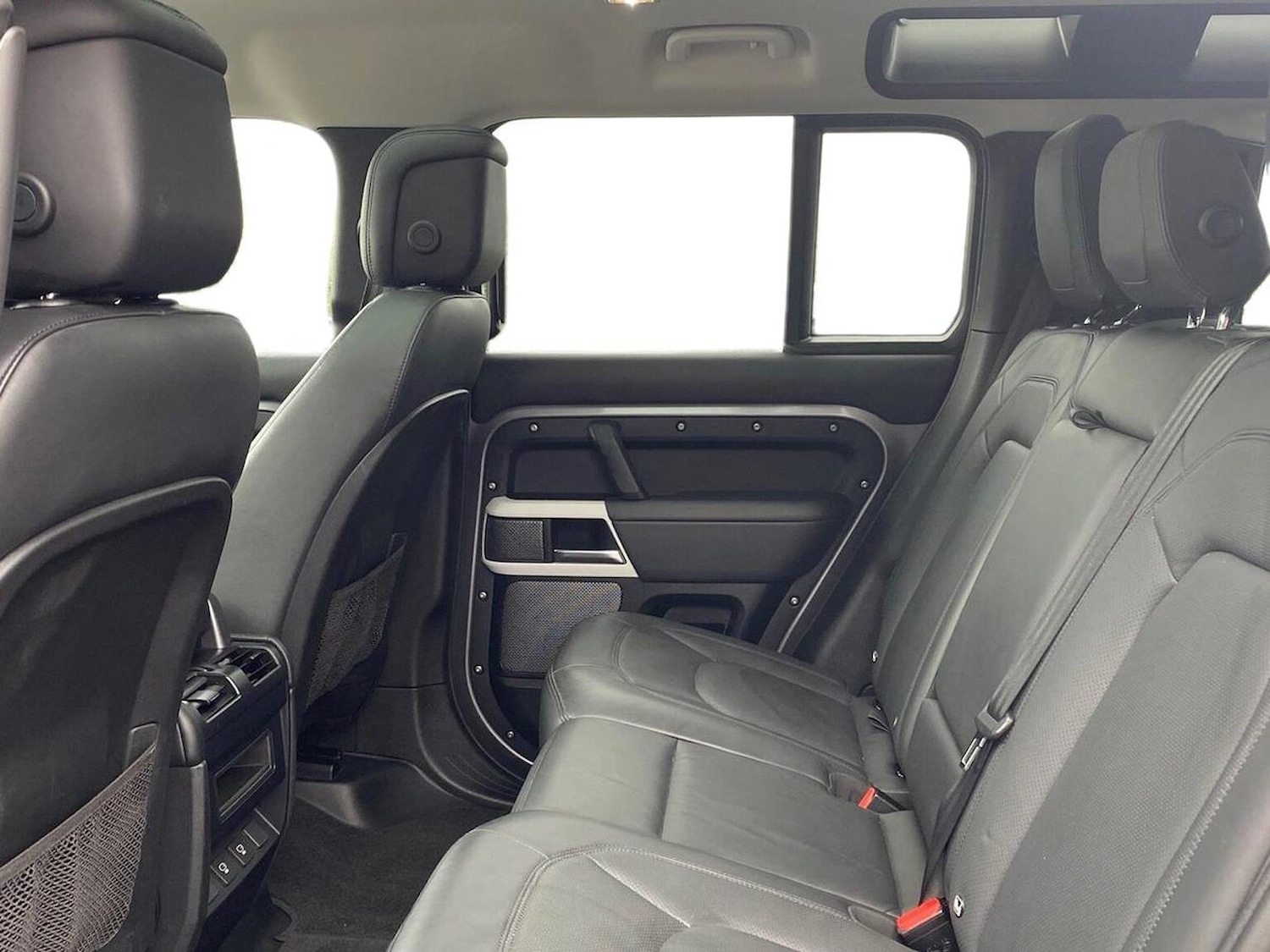 Used Land Rover Defender 2022 for sale - 76449632: Photo 4