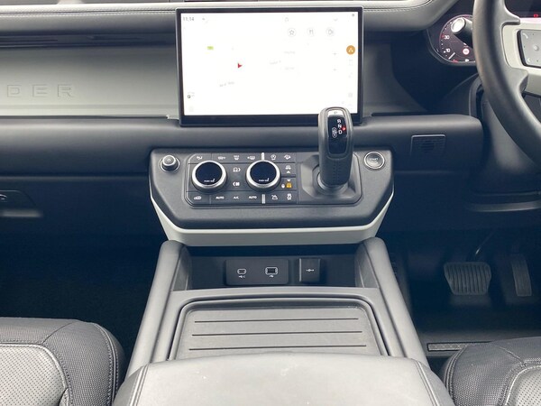 Used Land Rover Defender 2023 for sale - 76127289: Photo 14