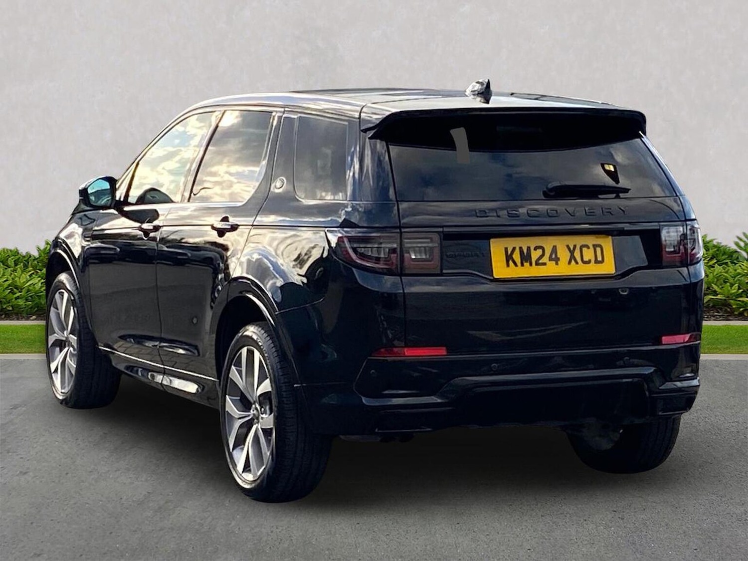 Used Land Rover Discovery Sport 2024 for sale - 76347039: Photo 2