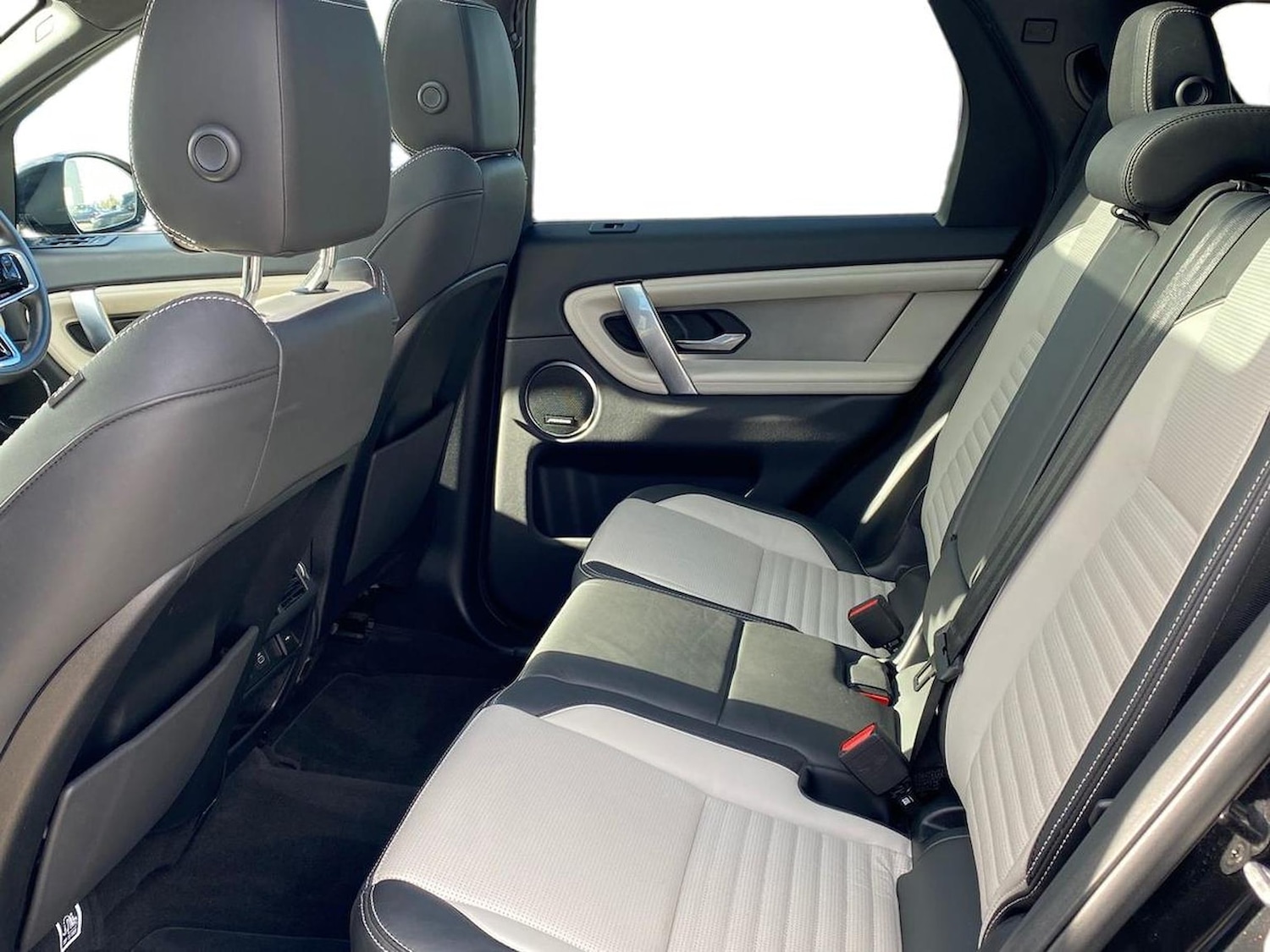 Used Land Rover Discovery Sport 2024 for sale - 76347039: Photo 4
