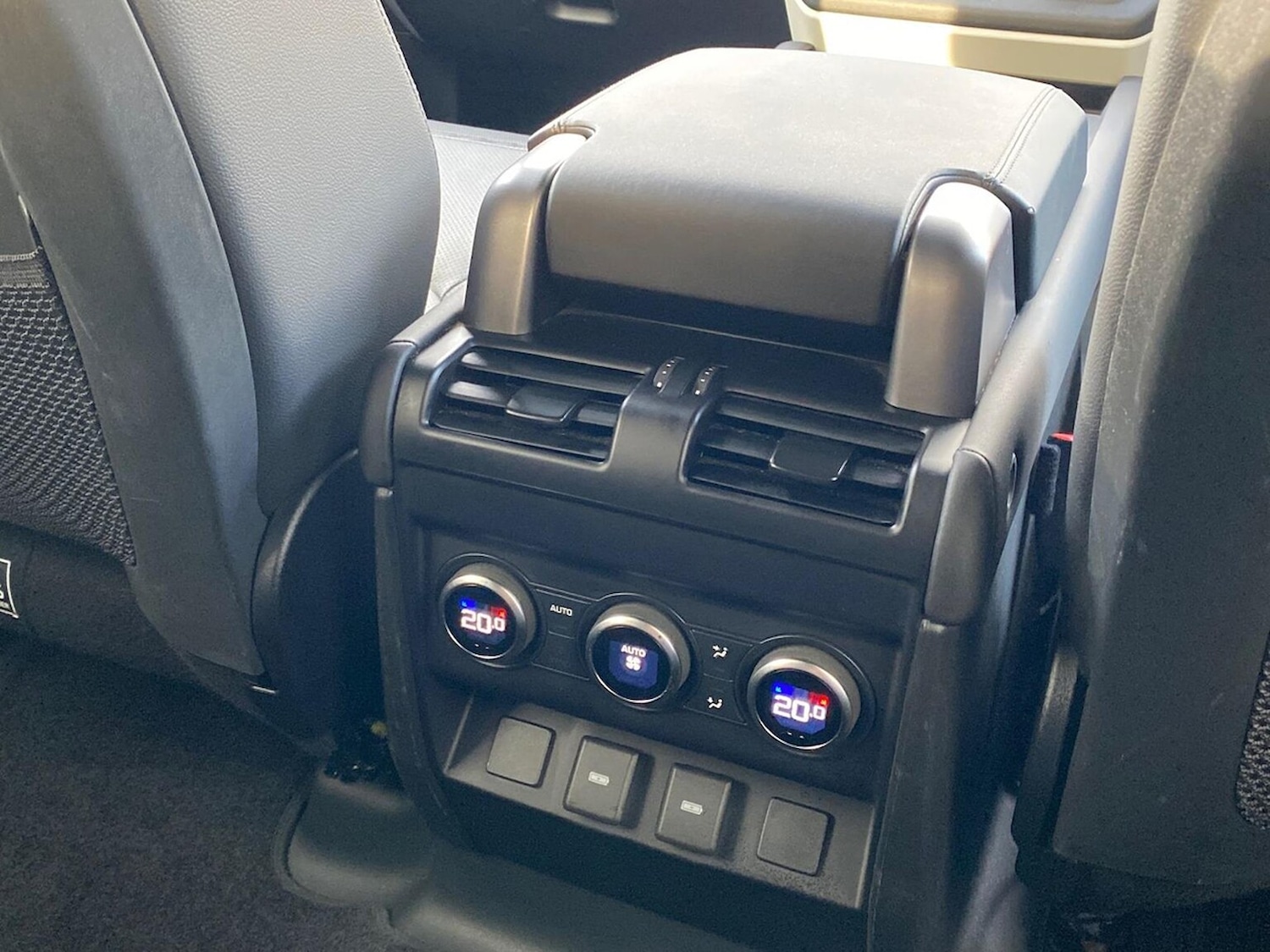 Used Land Rover Defender 2023 for sale - 76578305: Photo 18