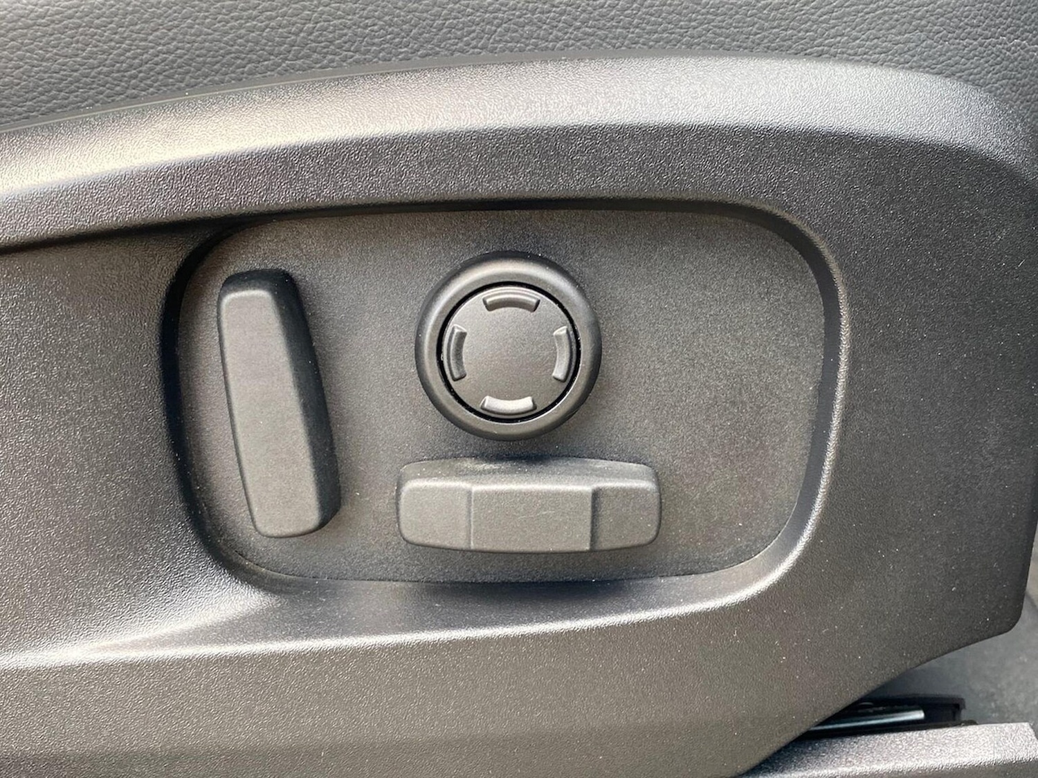 Used Land Rover Defender 2023 for sale - 76578305: Photo 27