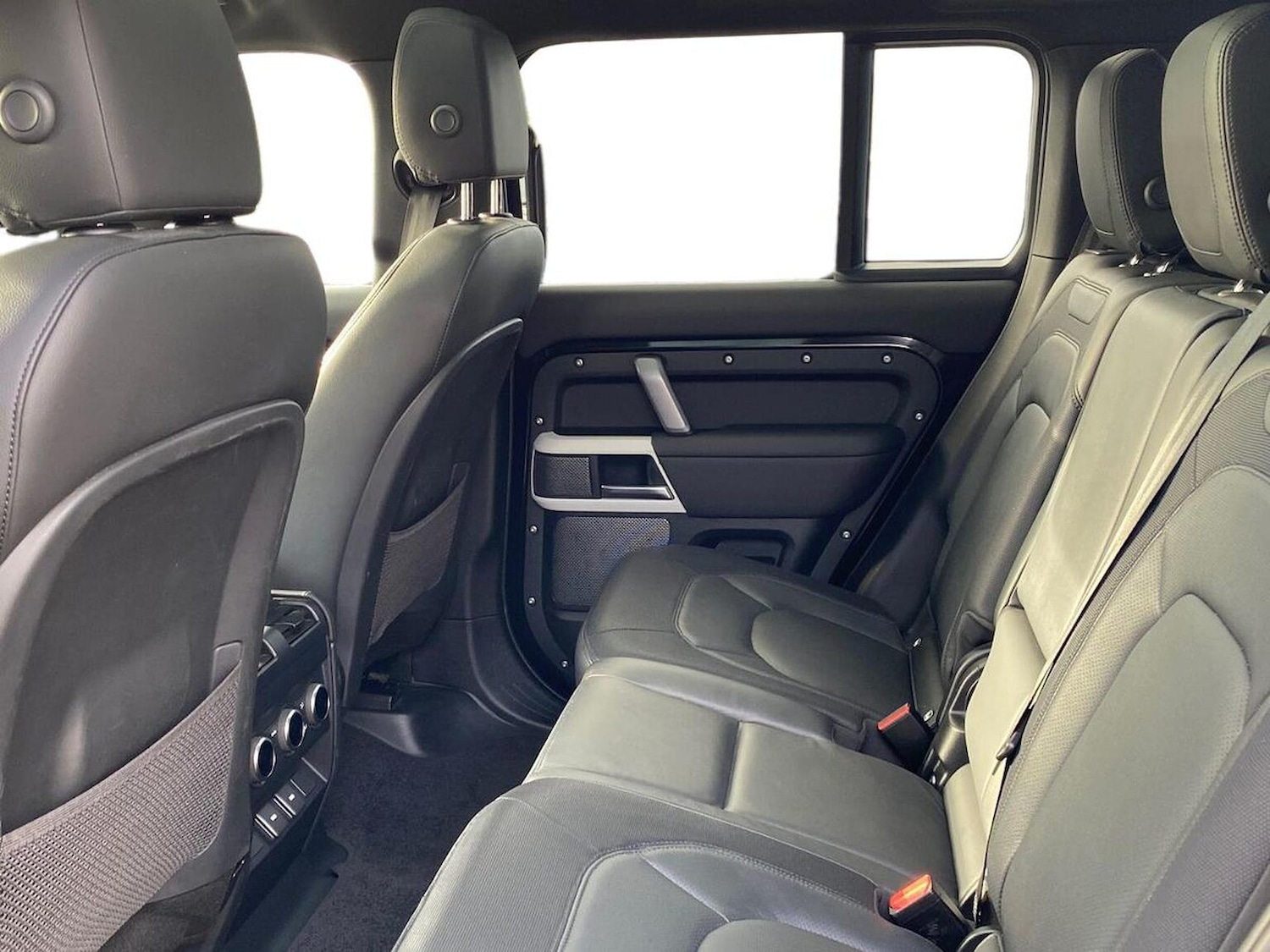 Used Land Rover Defender 2023 for sale - 76578305: Photo 4