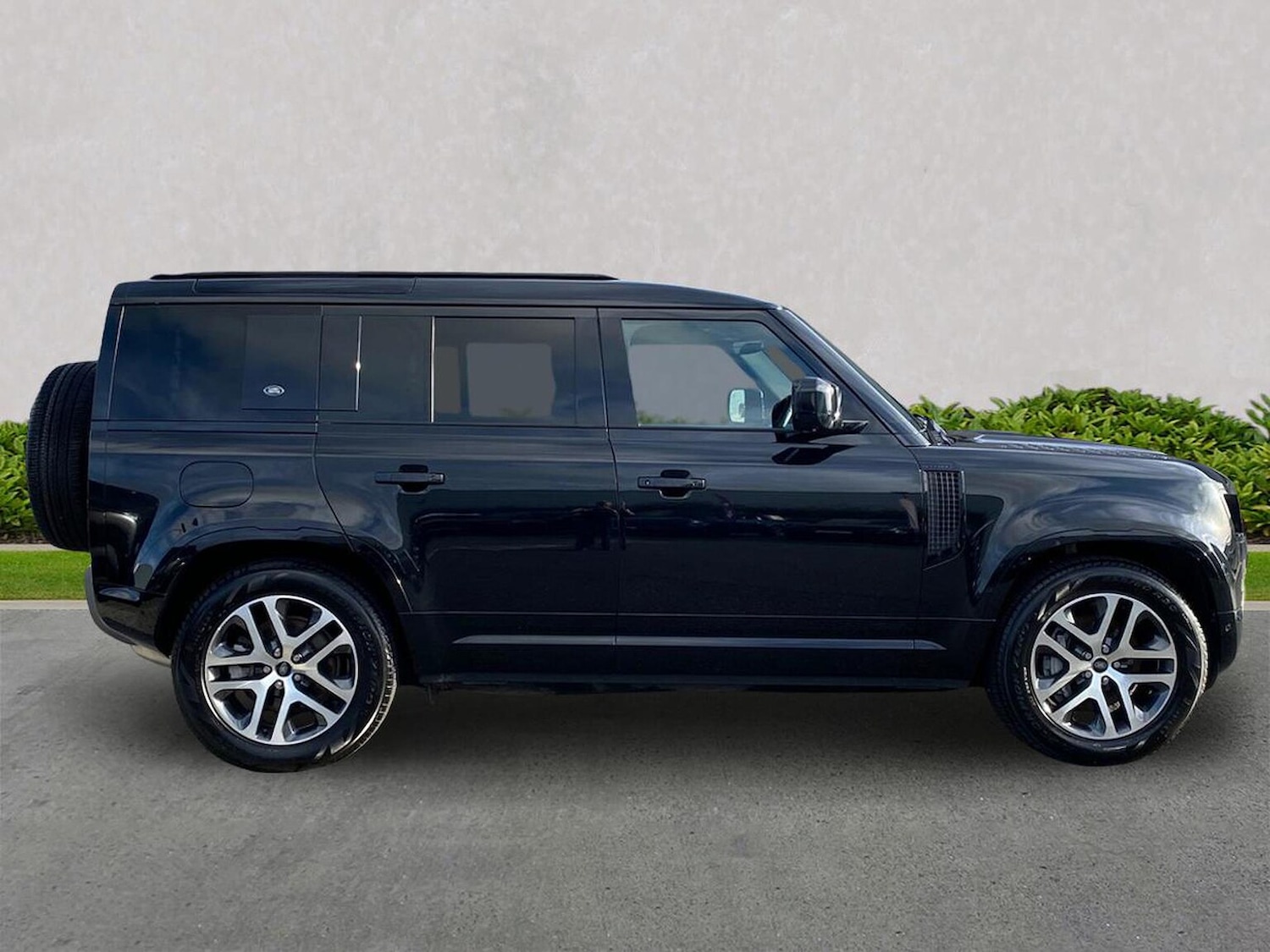 Used Land Rover Defender 2023 for sale - 76578305: Photo 5