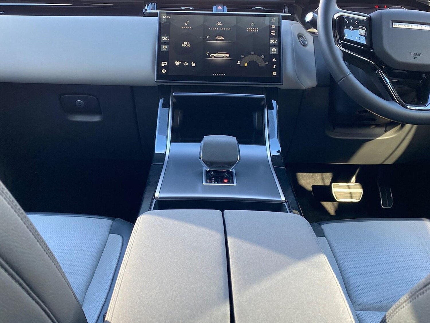 Used Land Rover Range Rover Velar 2024 for sale - 76720309: Photo 14