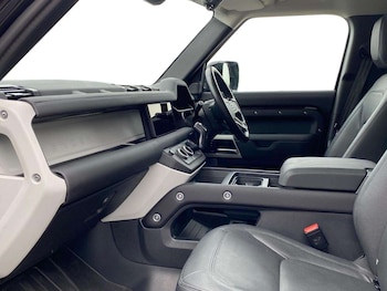 Used Land Rover Defender 2024 for sale - 78317078: Photo