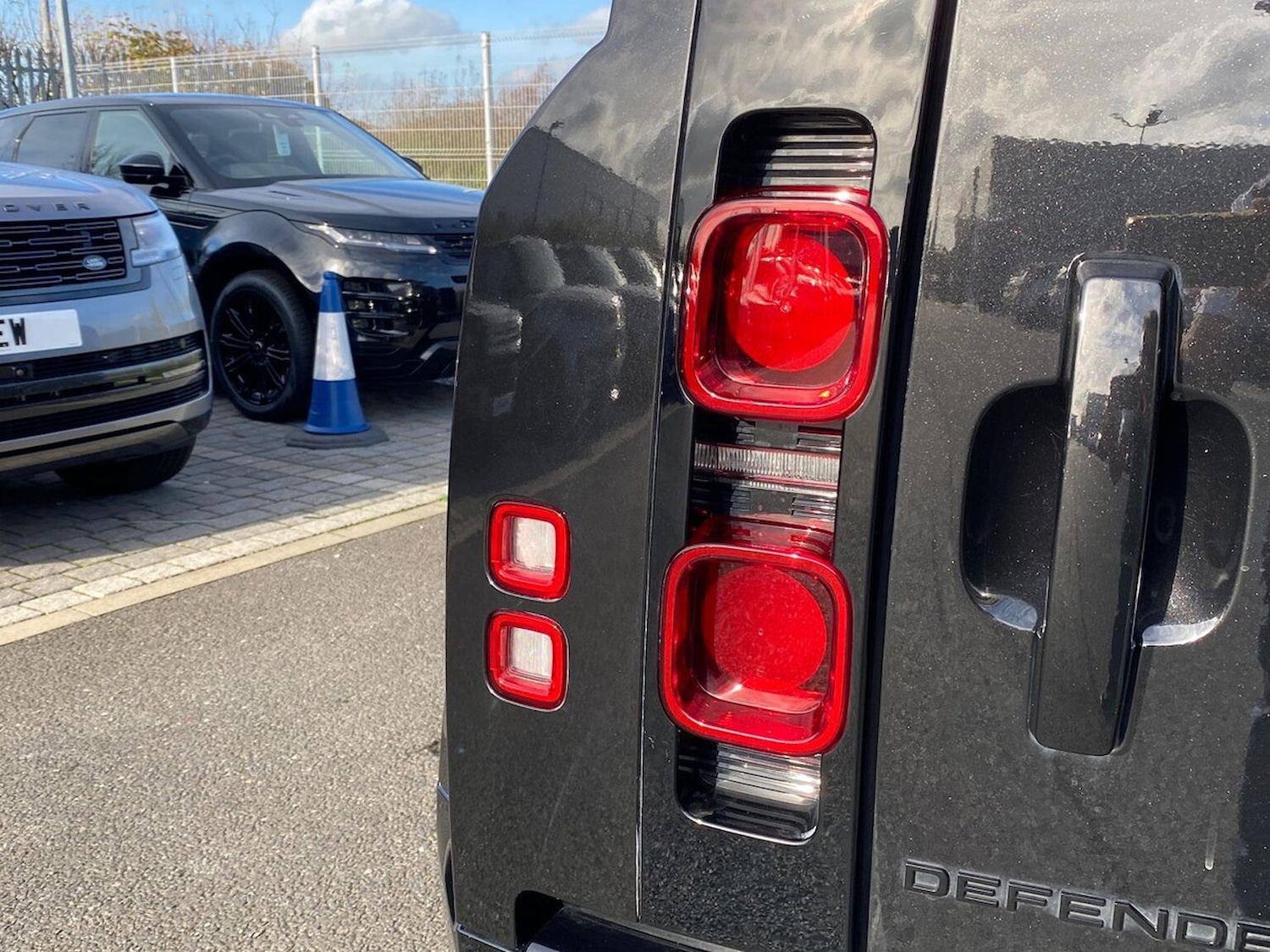 Used Land Rover Defender 2023 for sale - 76785181: Photo 19