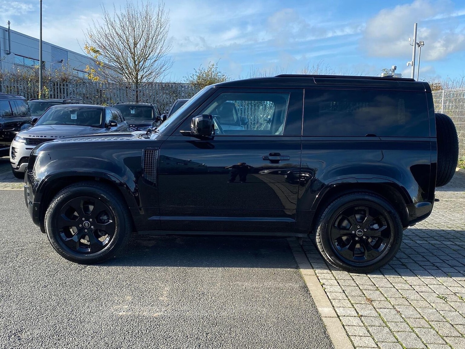 Used Land Rover Defender 2023 for sale - 76785181: Photo 32