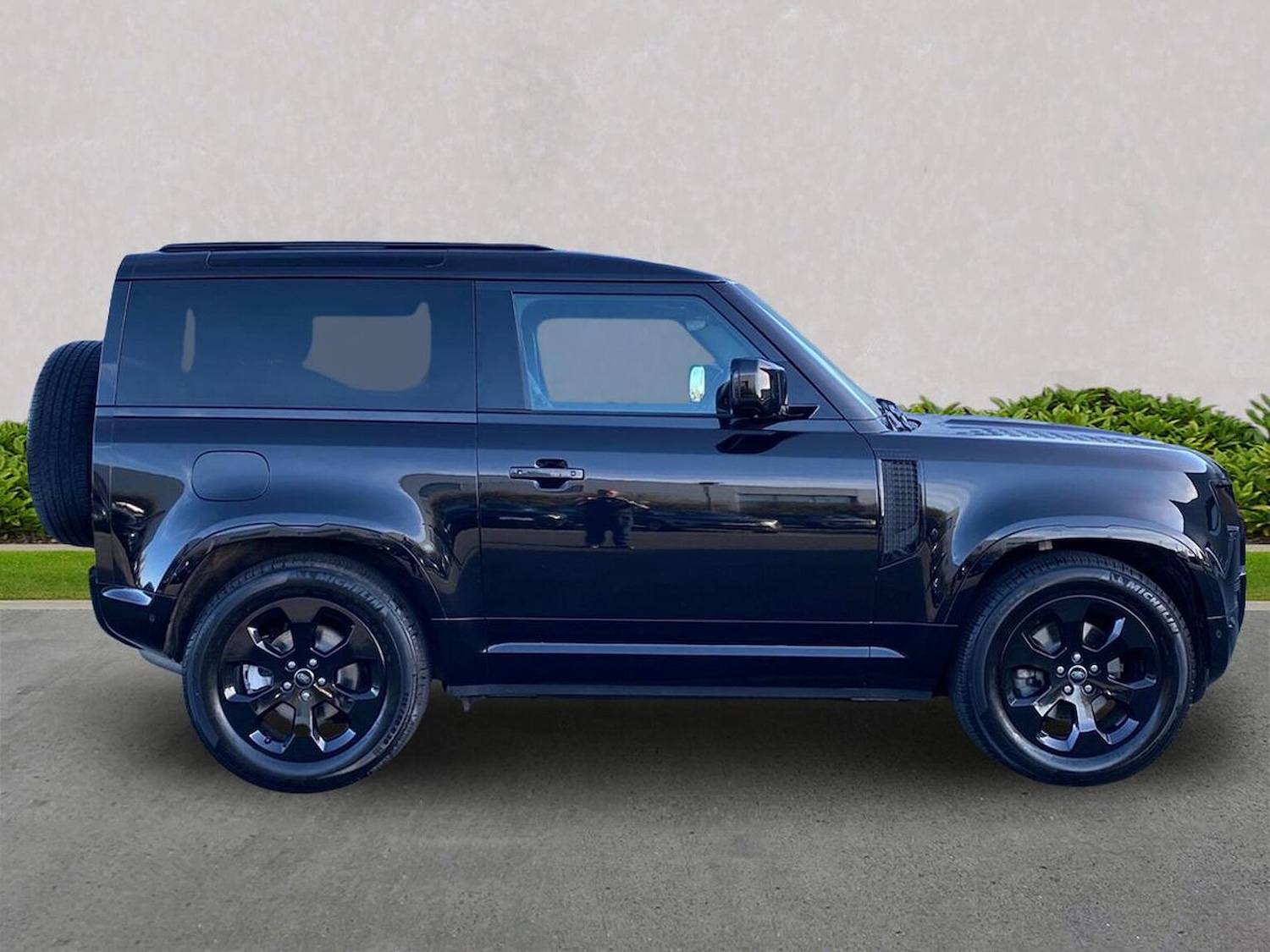 Used Land Rover Defender 2023 for sale - 76785181: Photo 5