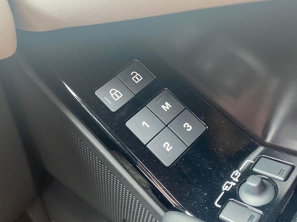 Used Land Rover Range Rover Velar 2025 for sale - 76142989: Photo 25