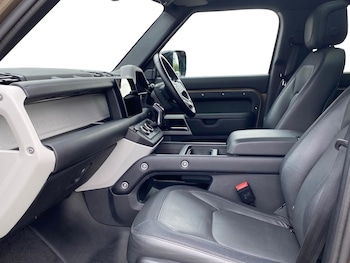 Used Land Rover Defender 2023 for sale - 75435655: Photo
