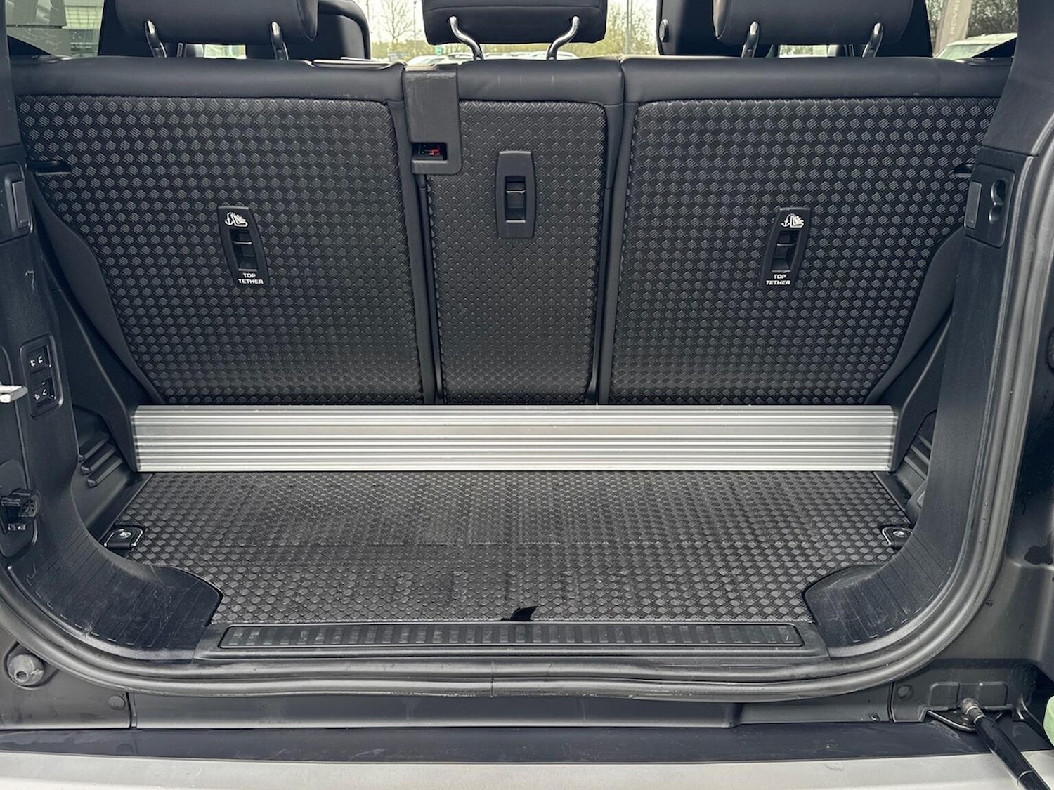 Used Land Rover Defender 2023 for sale - 77640357: Photo 10