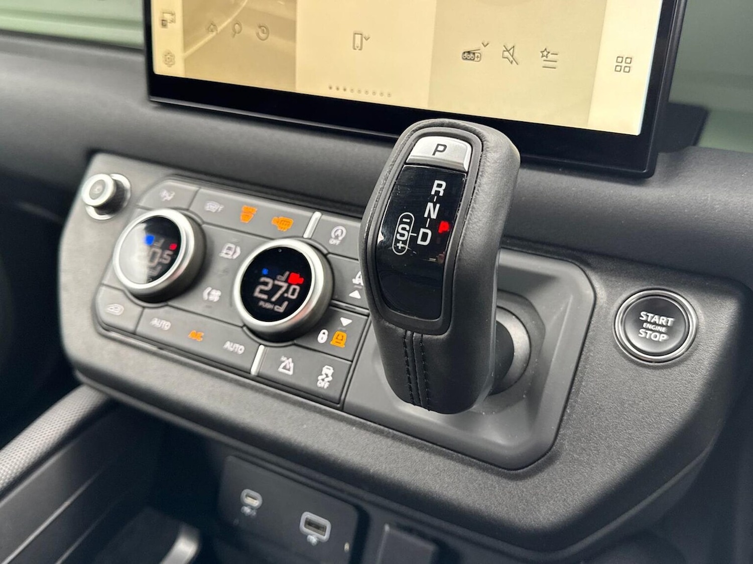 Used Land Rover Defender 2023 for sale - 77640357: Photo 13