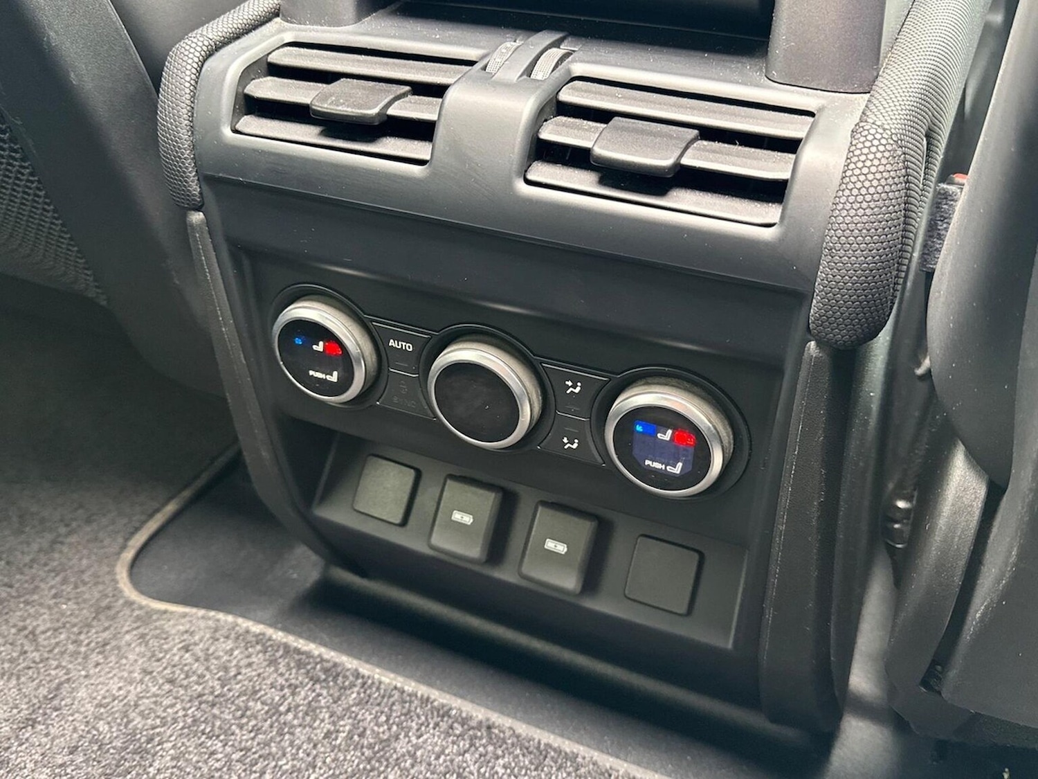 Used Land Rover Defender 2023 for sale - 77640357: Photo 18