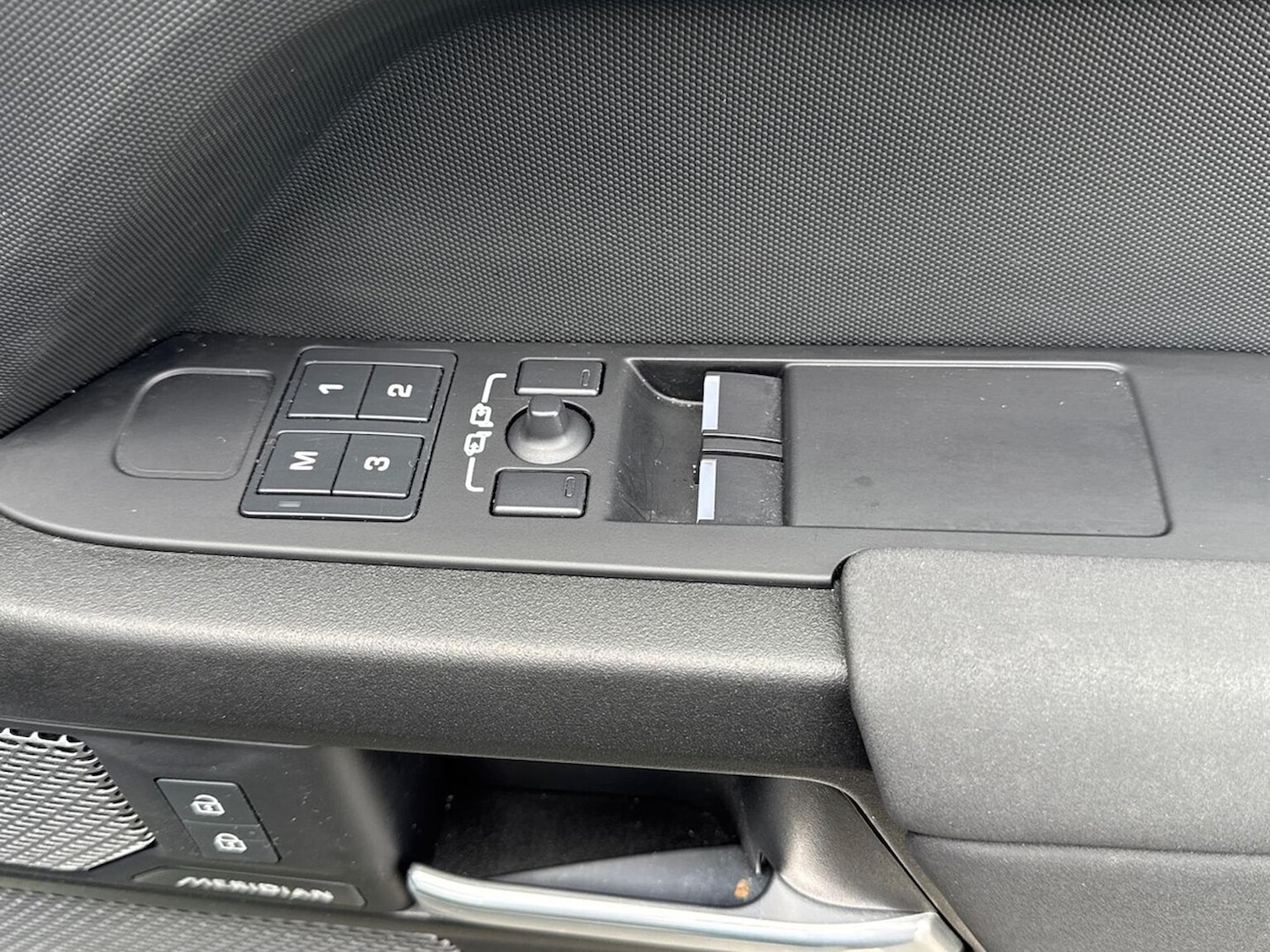 Used Land Rover Defender 2023 for sale - 77640357: Photo 25