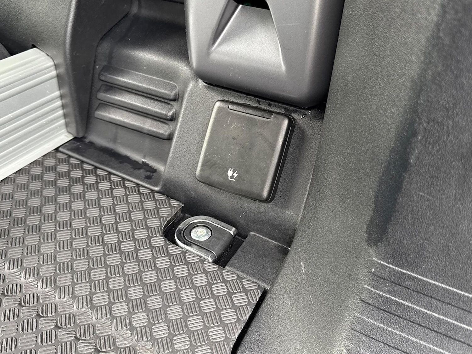 Used Land Rover Defender 2023 for sale - 77640357: Photo 32