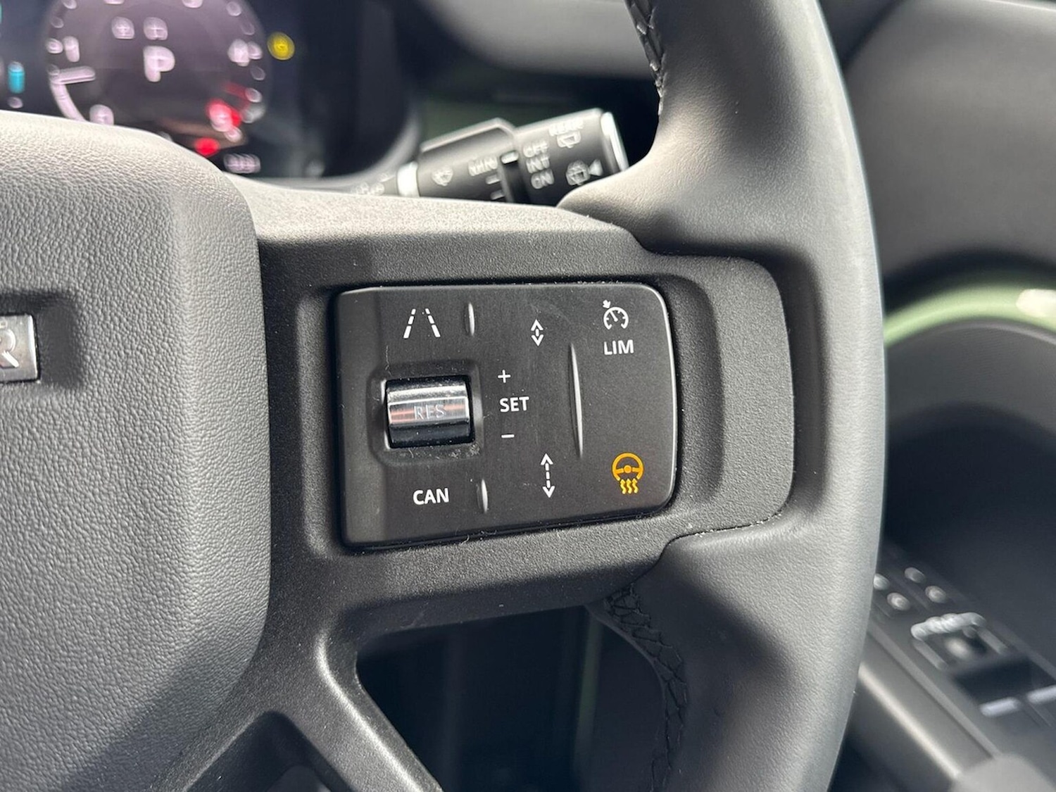 Used Land Rover Defender 2023 for sale - 77640357: Photo 37