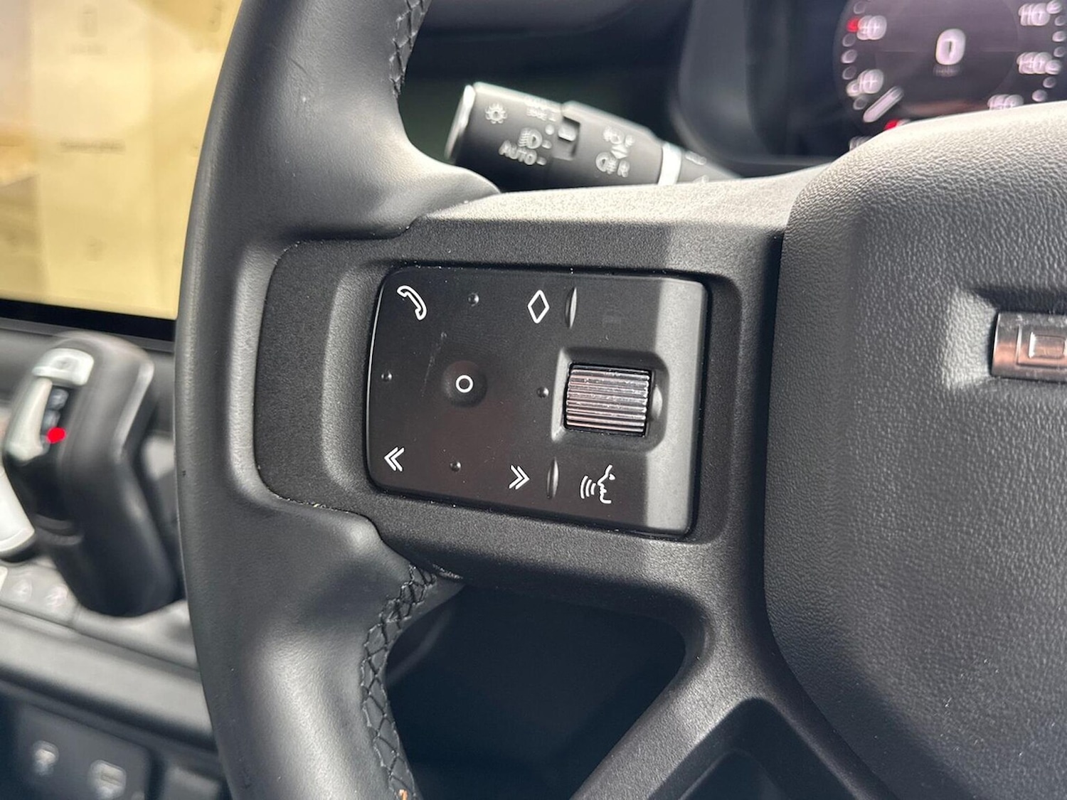 Used Land Rover Defender 2023 for sale - 77640357: Photo 38