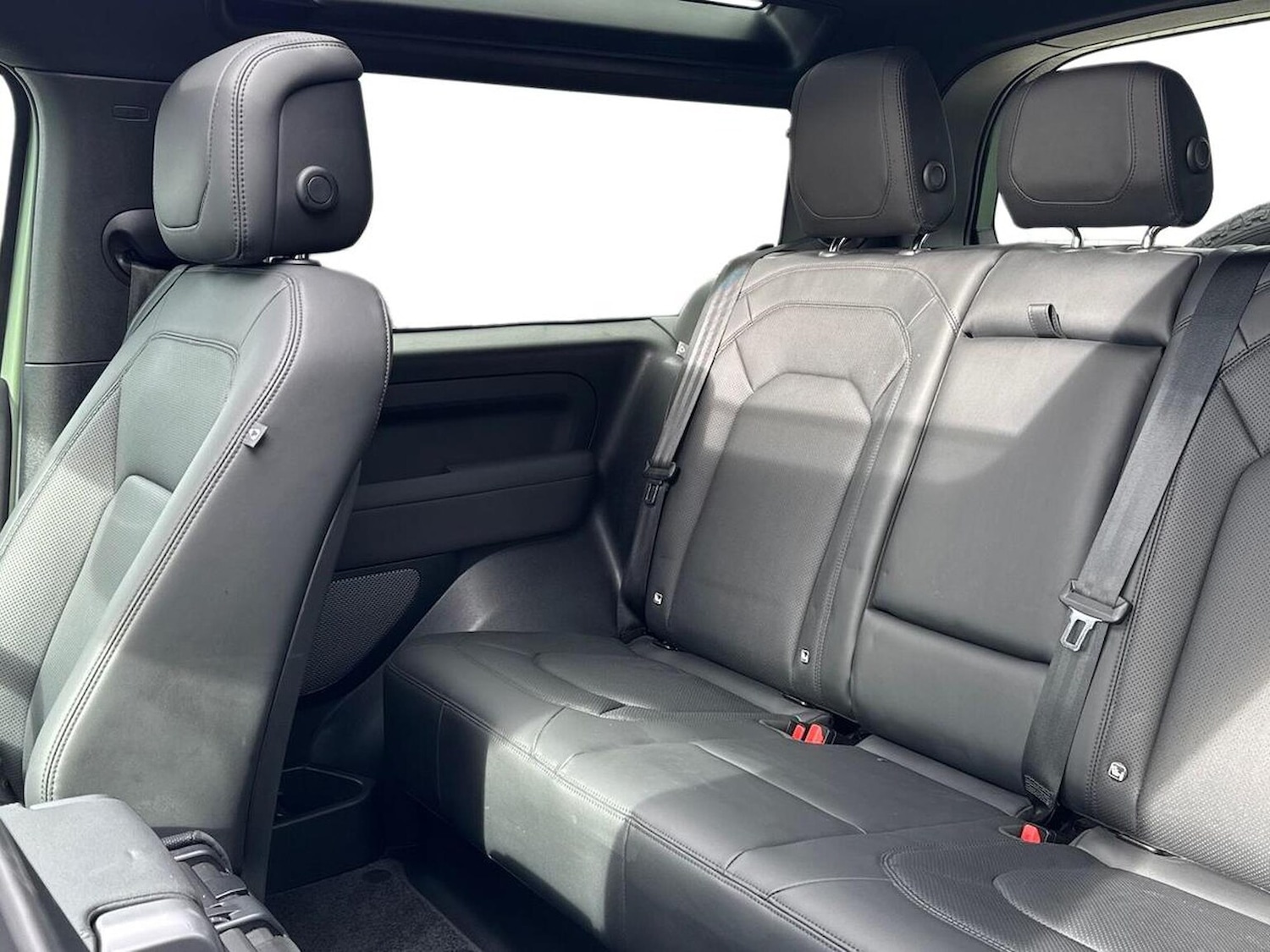 Used Land Rover Defender 2023 for sale - 77640357: Photo 4