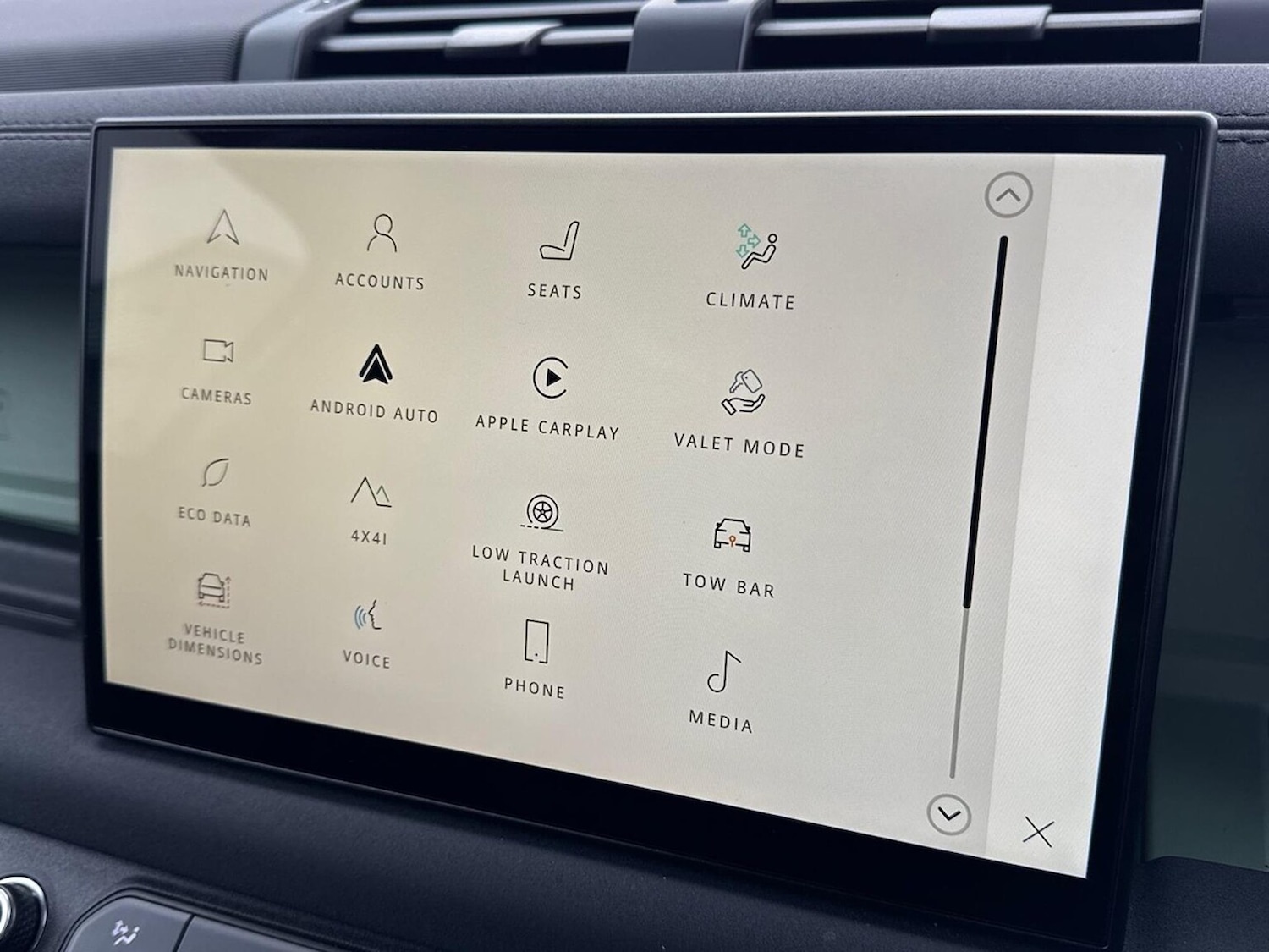 Used Land Rover Defender 2023 for sale - 77640357: Photo 40