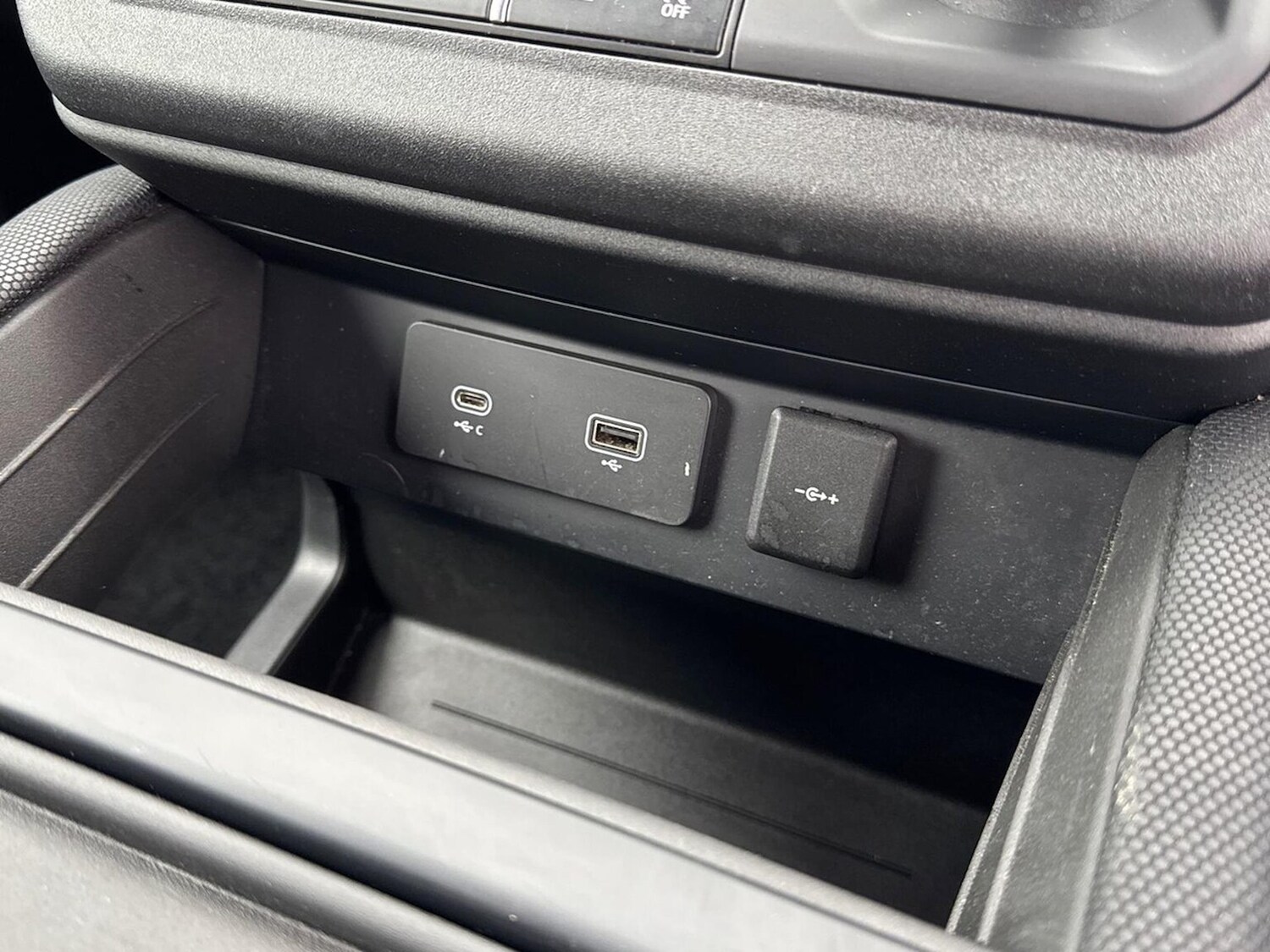 Used Land Rover Defender 2023 for sale - 77640357: Photo 45