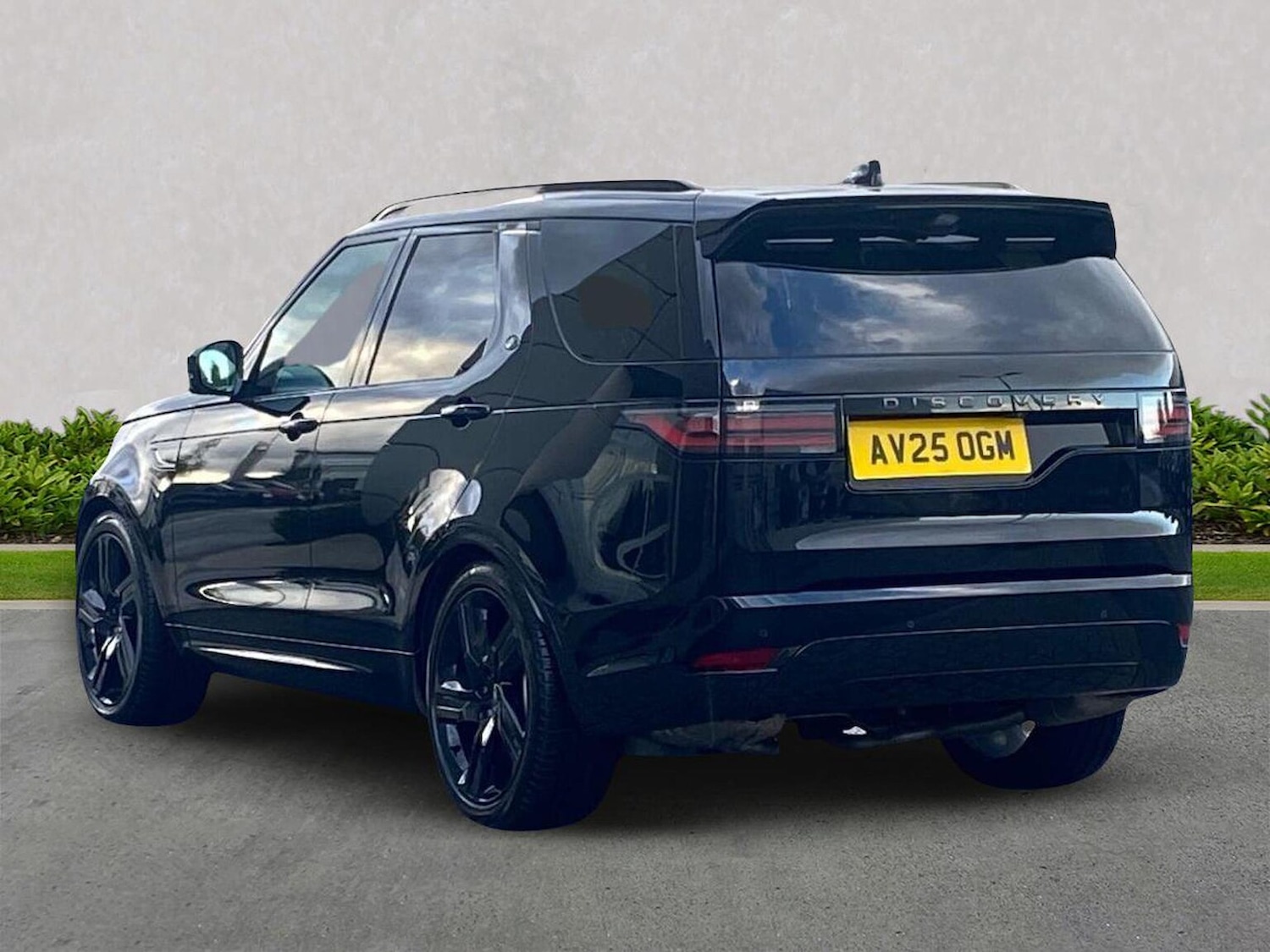 Used Land Rover Discovery 2025 for sale - 76449631: Photo 2