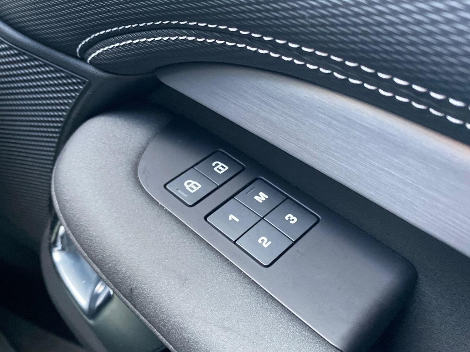 Used Land Rover Discovery 2025 for sale - 76449631: Photo 25