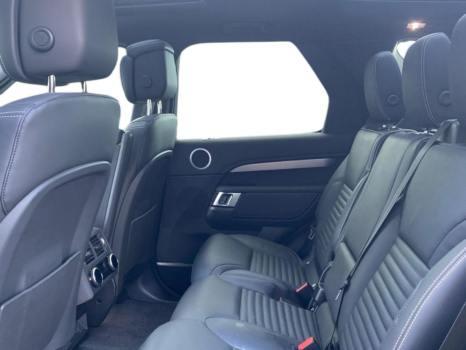 Used Land Rover Discovery 2025 for sale - 76449631: Photo 4