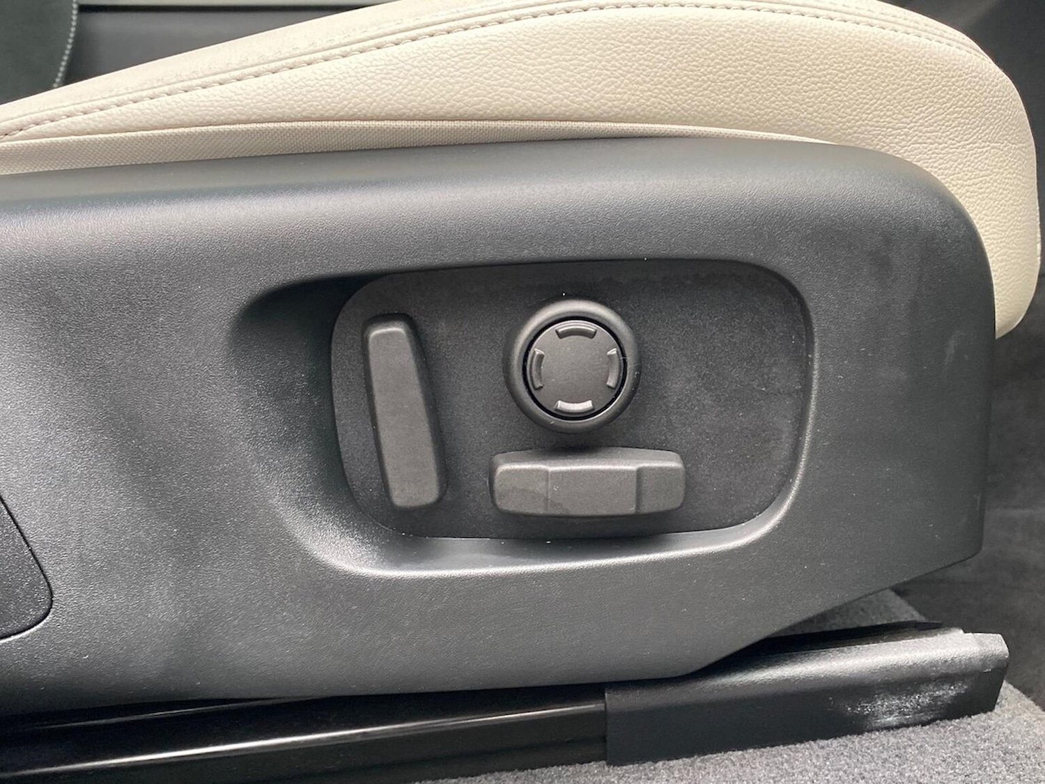 Used Land Rover Range Rover Velar 2023 for sale - 78191834: Photo 34