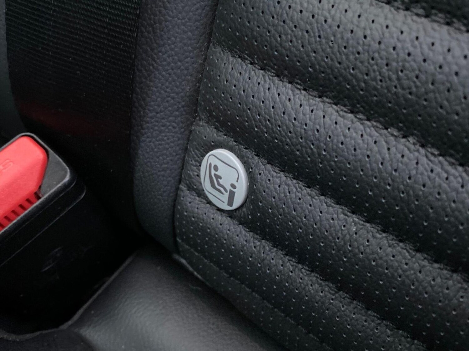 Used Land Rover Discovery Sport 2022 for sale - 76559801: Photo 32