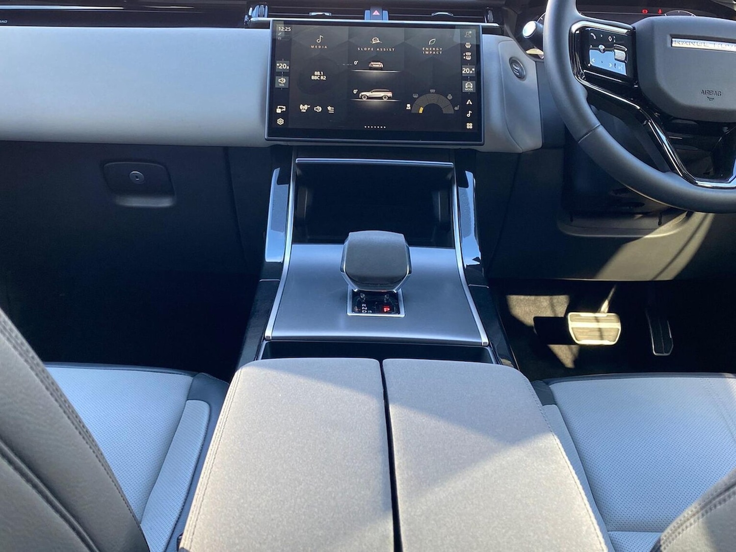 Used Land Rover Range Rover Velar 2024 for sale - 76945926: Photo 14