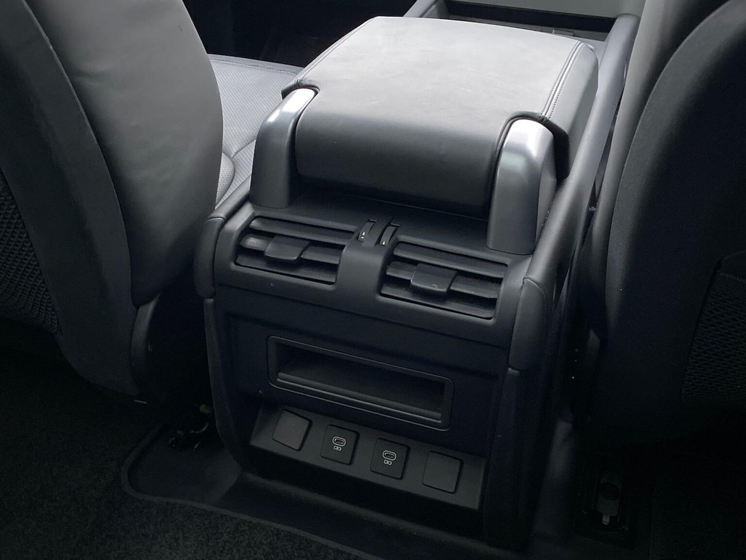 Used Land Rover Defender 2024 for sale - 76957542: Photo 18