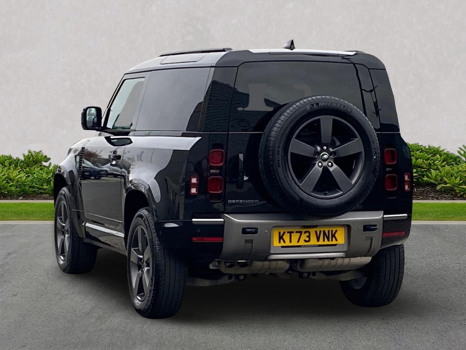 Used Land Rover Defender 2024 for sale - 76957542: Photo 2