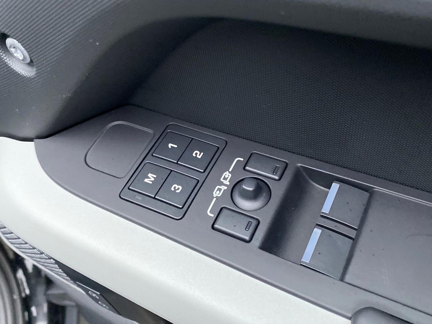 Used Land Rover Defender 2024 for sale - 76957542: Photo 25