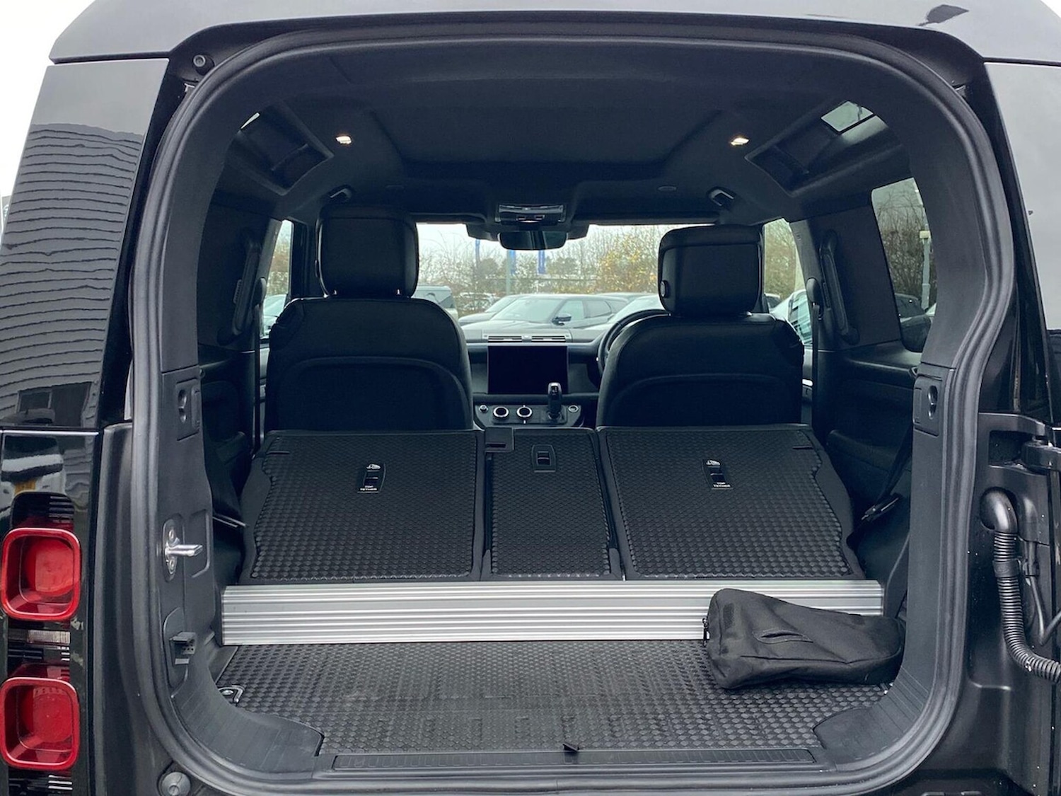 Used Land Rover Defender 2024 for sale - 76957542: Photo 32