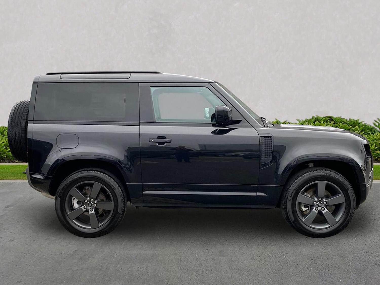 Used Land Rover Defender 2024 for sale - 76957542: Photo 5