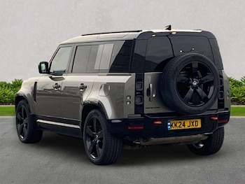 Used Land Rover Defender 2024 for sale - 78317144: Photo