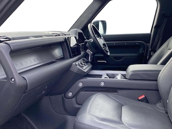 Used Land Rover Defender 2024 for sale - 78317144: Photo