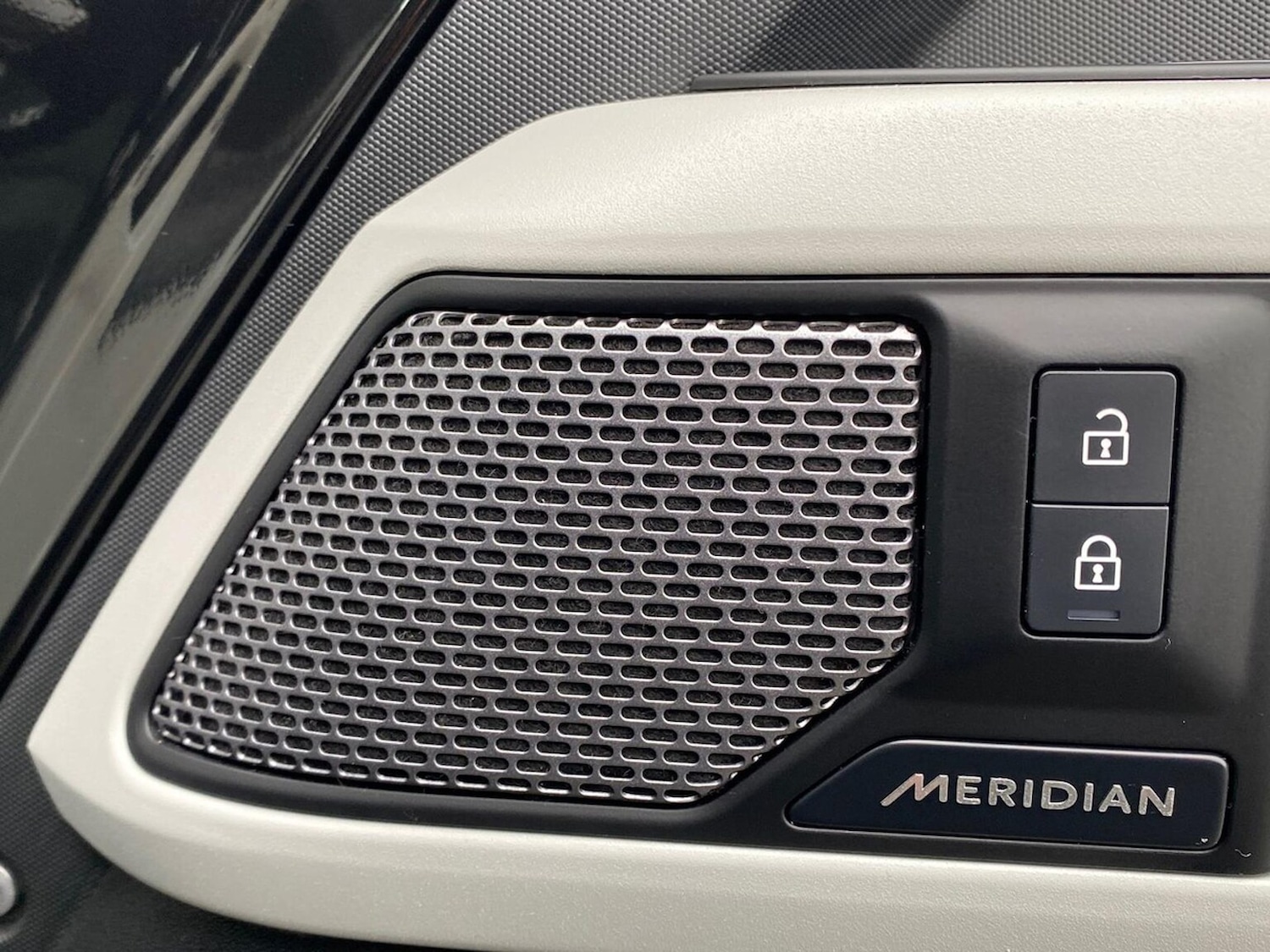 Used Land Rover Defender 2024 for sale - 76969955: Photo 24