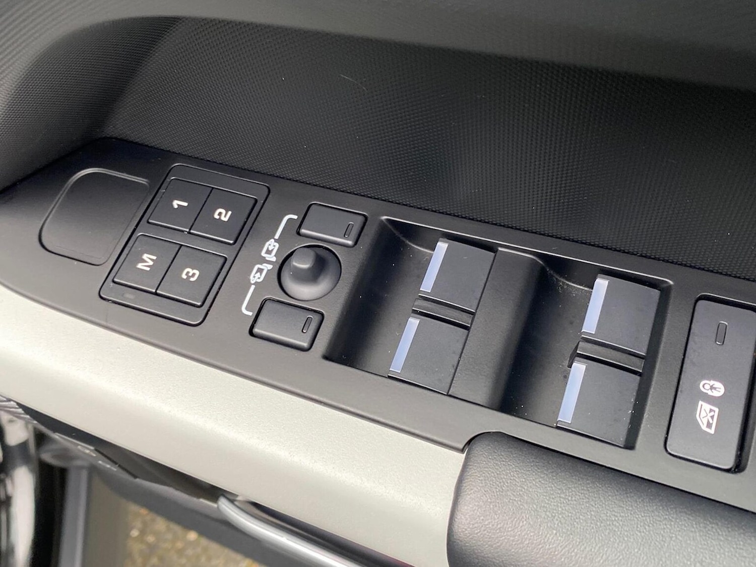 Used Land Rover Defender 2024 for sale - 76969955: Photo 25