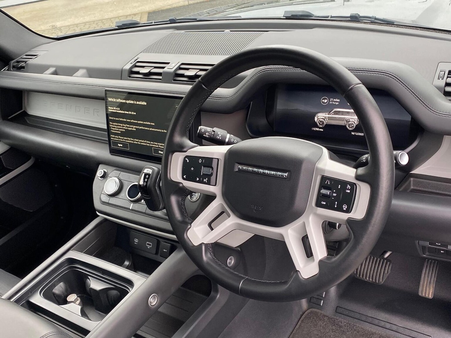 Used Land Rover Defender 2024 for sale - 76969955: Photo 30