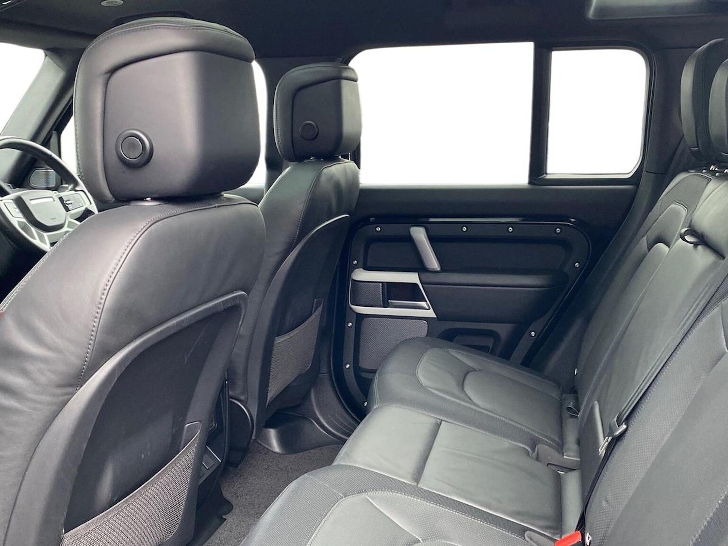 Used Land Rover Defender 2024 for sale - 76969955: Photo 4