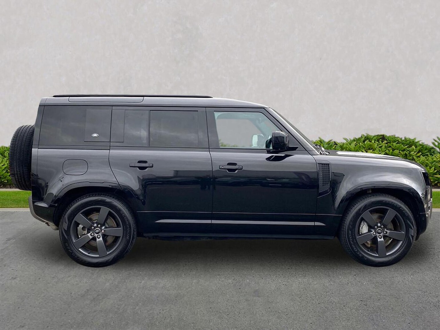 Used Land Rover Defender 2024 for sale - 76969955: Photo 5